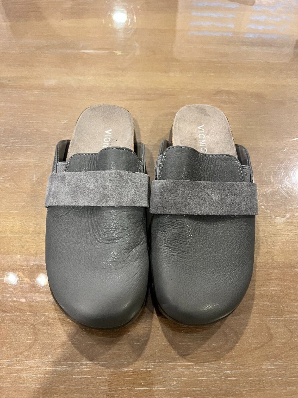 Vionic women's Ambrosia Clogs charcoal gray leather size: 7.5